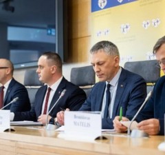 Сейм Литвы одобрил выводы комиссии по осведомителю: Науседа уязвим