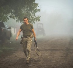 Раненному в Украине литовцу ампутировали ногу, говорит его соратник