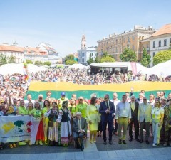 Всемирный день литовцев и литовских национальных общин начался на Ратушной площади