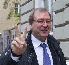 Европарламентарий В. Успасских восстановил членство в Партии труда, стал временным лидером