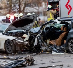 В Вильнюсе столкнулись три автомобиля, пострадали не менее 11 человек