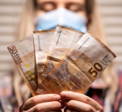 Банк Литвы: за пандемию население накопило 6,2 млрд евро