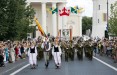 «Традиции создают нацию»: в шествии Праздника песни принимают участие десятки тысяч человек
