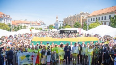 Всемирный день литовцев и литовских национальных общин начался на Ратушной площади