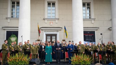 По традиции в День государства и коронации Миндаугаса исполняется «Национальная песнь» литовцами во всем мире
