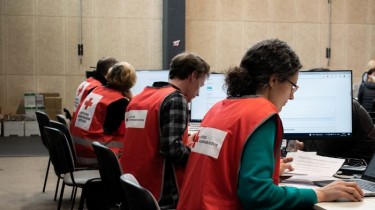 На "Телефон доверия" Красного Креста за несколько первых дней поступило почти 900 звонков