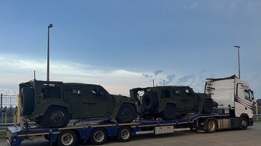 Армии Литвы передано еще более 150 бронированных внедорожников JLTV