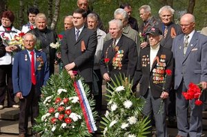 Последний долг перед погибшими солдатами 