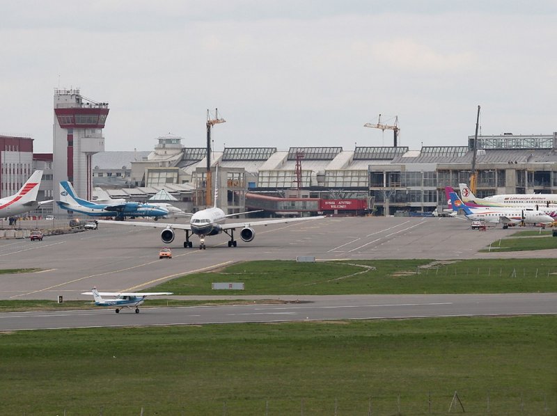 Вильнюсский аэропорт вновь открылся после инцидента на взлетно-посадочной полосе