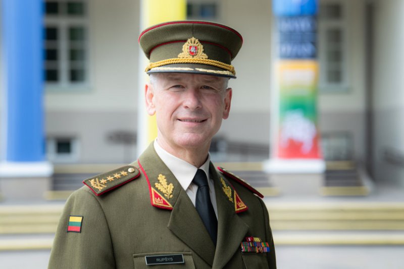 Командующий армией Литвы генерал В. Рупшис обсудит с коллегами по ЕС перспективы военной помощи Украине