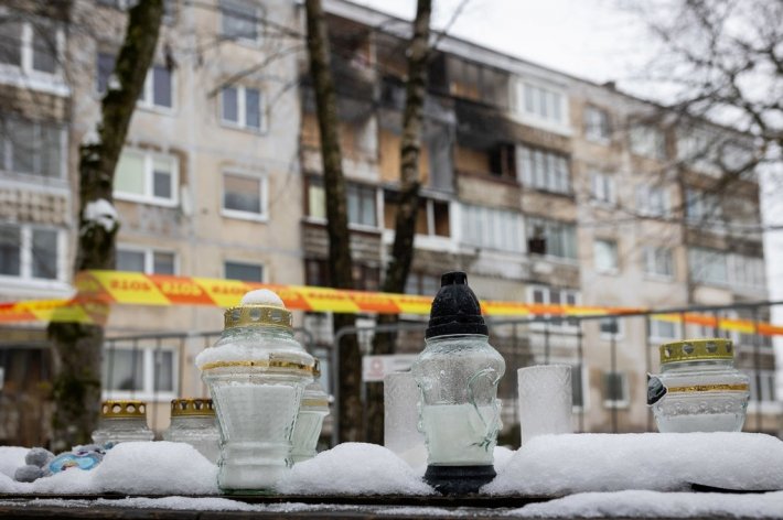 В квартире дома в Виршулишкес, где произошел взрыв и пожар, нашли следы бензина, дизтоплива и масла (СМИ)