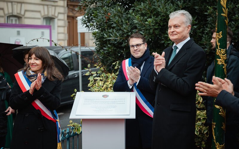 Президент Литвы Г. Науседа открыл сквер «Литовские Сады» в Париже