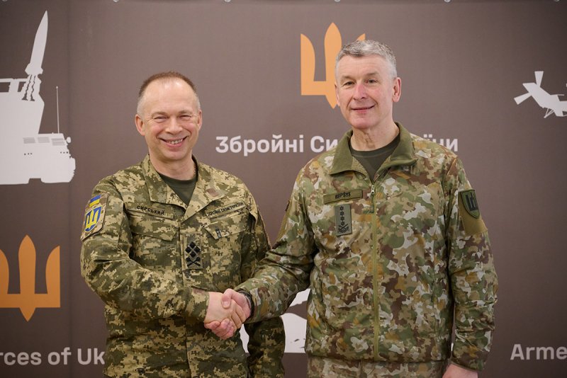 В. Рупшис в Украине обсудил с главнокомандующим подготовку военных и развитие сил